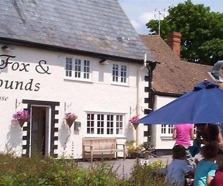 The Fox & Hounds Hotel Фарингдън Екстериор снимка
