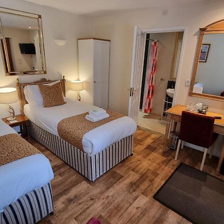 The Fox & Hounds Hotel Фарингдън Стая снимка