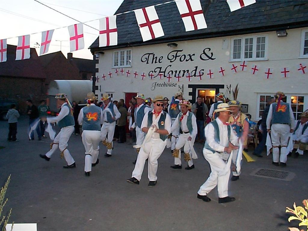 The Fox & Hounds Hotel Фарингдън Екстериор снимка
