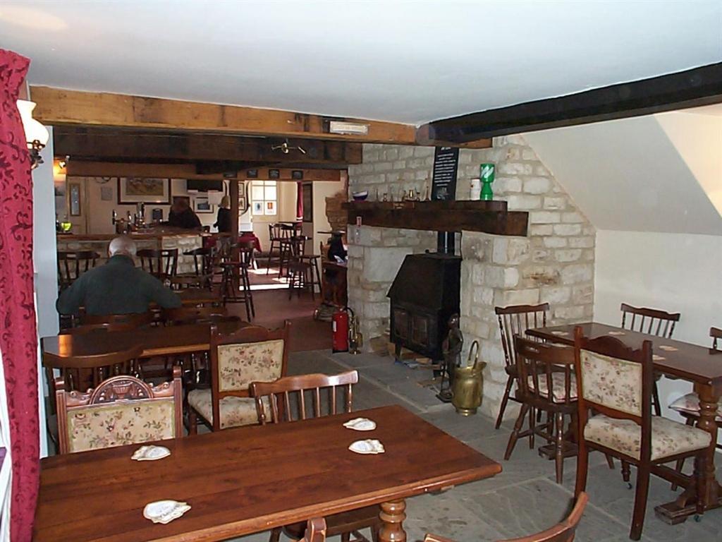 The Fox & Hounds Hotel Фарингдън Екстериор снимка