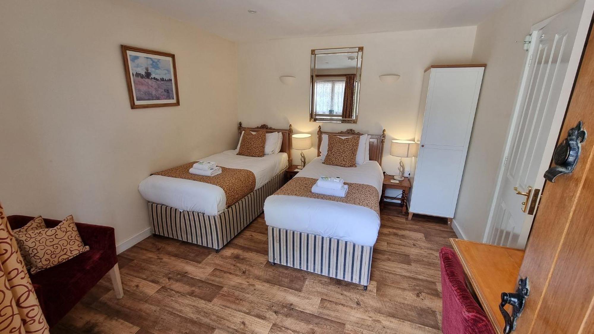 The Fox & Hounds Hotel Фарингдън Стая снимка